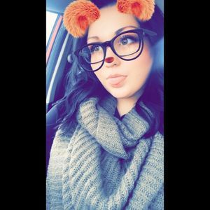 Meet your Posher, Katelyn